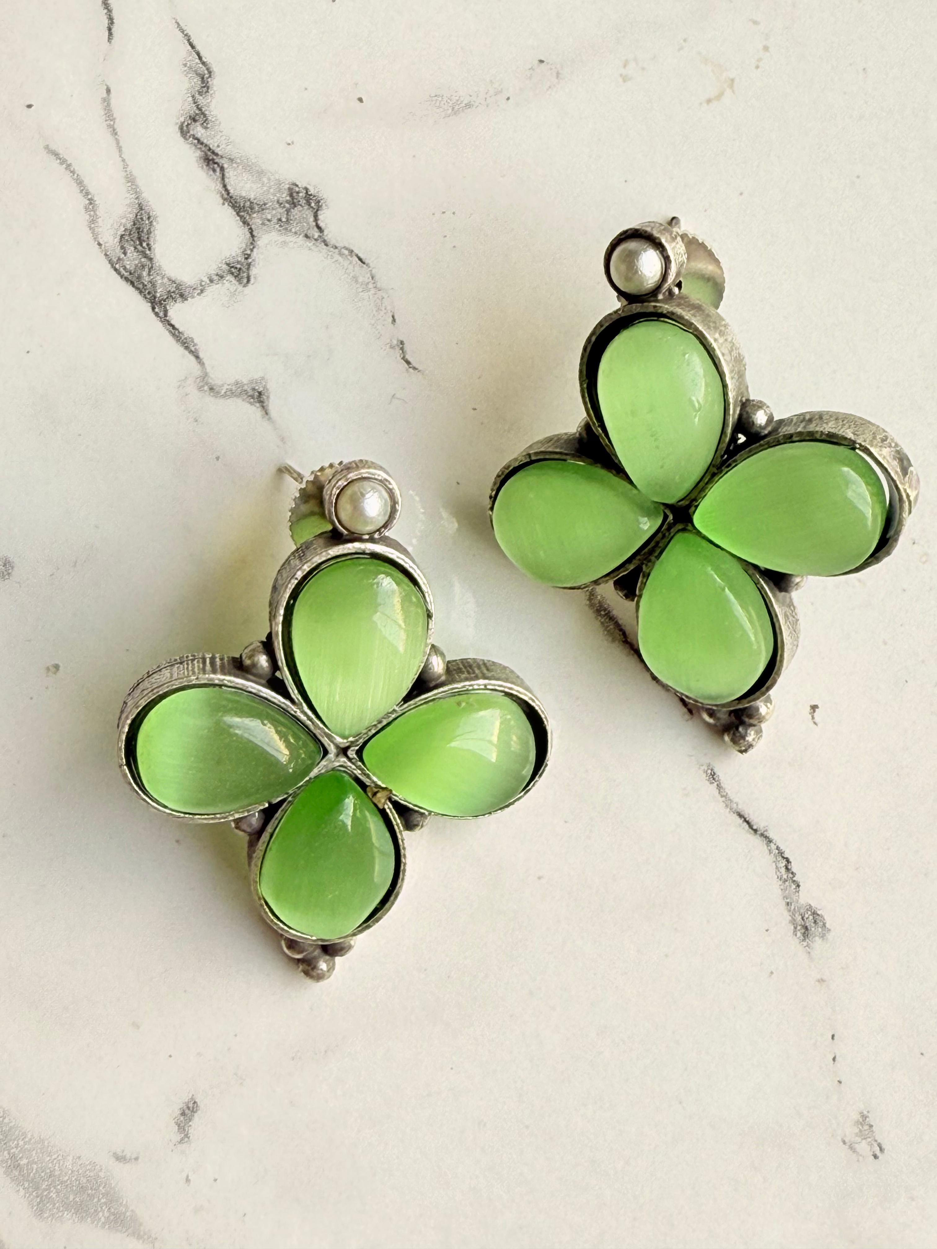 Pure Thai Emeralds ( शुद्ध पन्ना )